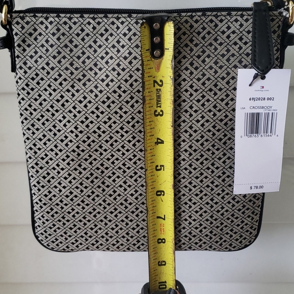 Tommy Hifiger Adjustable Crossbody - black/gold - Picture 7 of 9
